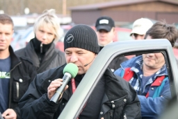 Mariusz Podkalicki przypomina o bezpiecznej pozycji za kierownicą 