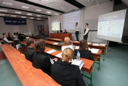 Studenci z Poznania zastanawiali się jak, gdzie i dlaczego budować centrum logistyczne / 