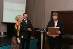 SPCC representatives handing certificates to the new members of the Chamber /mab/  