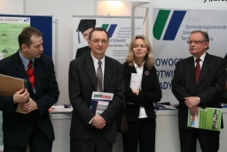 Rektor ZUT Włodzimierz Kiernożycki (1. z prawej) i organizatorzy Chemiki /fot. mab/ 