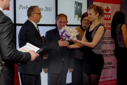 Paweł Szynkaruk (PŻM) odbiera gratulacje /fot. mab/ 