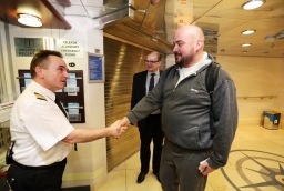 The driver Paweł Stefaniak was greeted by the ferry captain  /fot.: press materials / 