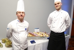 Autorami dań podczas Gali była ekipa kucharzy Novotelu pod kierownictwem Piotra Sierocińskiego  (na zdjęciu z lewej strony)  /fot.: mab / 
