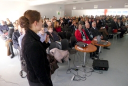 Dr inż. Karolina Kurtz podczas konferencji „Odnawialne źródła energii szansą zrównoważonego rozwoju regionu”  /fot.: SG / 