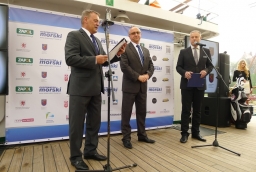 W środku: Paweł Szynkaruk, dyrektor generalny PŻM, laureat Złotej Lunety 2013 w kategorii Osobowość  /fot.: mab / 