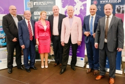 Witold Dziwak (SPEC-BAU), Henryk Piłat (UMiG Gryfino), poseł Renata Zaremba, Jarosław Stefańczyk (ADVANTUM Investments), poseł Sławomir Preiss, Mirosław Czerniak (SPEC-BAU), Maciej Szabałkin (UMiG Gryfino)  /fot.: Binowo Park / 