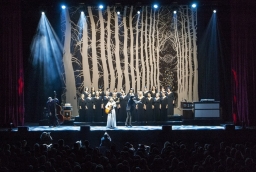 Katie Melua i The  Gori Women's Choir podczas koncertu na Szczecin Music Fest 2016  /fot.: ak / 