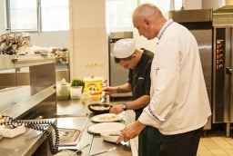 Dishes at the Renaissance restaurant are prepared under the watchful eye of Wiesław Kartasiński, the head chef  /fot.: ak / 