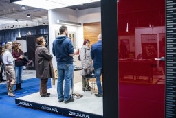 Firma Zeromur zaprezentowała drzwi w technologii akrylowej  /fot.: ak / 