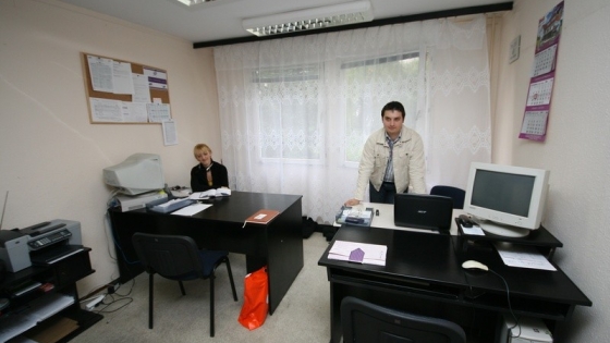 Łukasz Martyniuk, doradca sieci Play w swoim biurze w Inkubatorze 