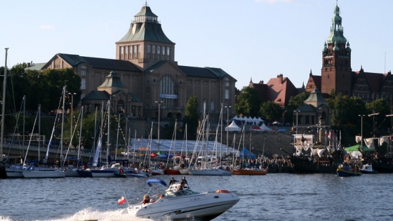 An average citizen of Szczecin sees yachts only during big events by Odra river /mab/ 