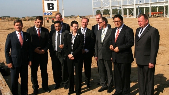 Mikael Mäkinen, CEO of Cargotec, first from the left, attended the construction site /SG/ 