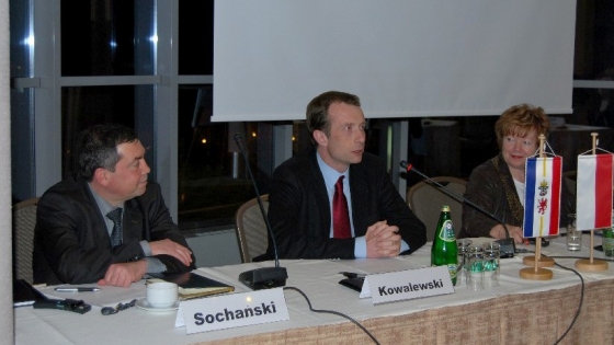 Uczestnicy spotkania podczas dyskusji /fot. NBP/ 