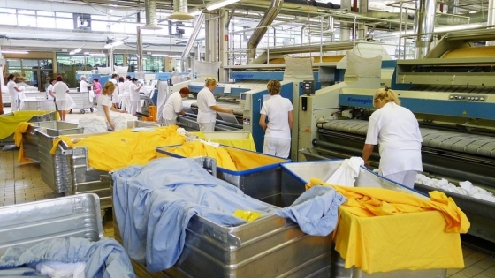 We Fliegel Textilservice w Nowym Czarnowie pracuje 480 osób /fot.: mab / 