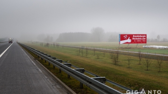Duży billboard
promujący wschodnią
Brandenburgię
widzą codziennie
kierowcy podróżujący
autostradą A2. 