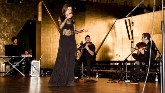 Ana Moura occur on the big stage of Philharmonic Hall /fot.: AK / 
