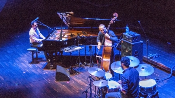 Szczecin Music Fest 2016 - Avishai Cohen Trio na scenie Filharmonii. Od lewej: Omri Mor, Avishai Cohen i Daniel Dor /fot.: ak / 