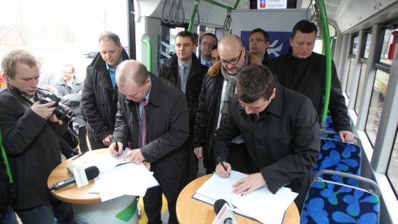 Umowę podpisano w tramwaju /fot.: KZ / 