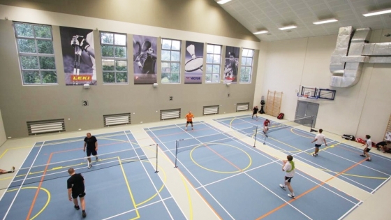 Bene Sport Centrum ma 1,5 tys. m kw. powierzchni sportowych. Na zdjęciu: korty do badmintona. W lipcu w tym miejscu staną maszyny do ćwiczeń. /fot.: Bene Sport Centrum / 
