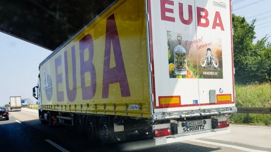 Ciężarówki firmy Euba promują firmy, produkty i usługi z powiatu Uckermark /fot.: mat. ICU / 