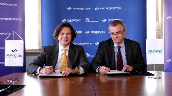 Adam Purwin, prezes zarządu PKP Cargo oraz Bogdan Leśniański wiceprezes i dyrektor zarządzający Greenbrier Europe /fot.: mat. prasowe / 