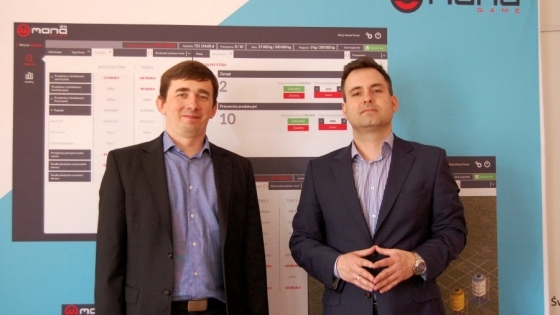 Wojciech Gawlik i Tomasz Kulczycki, właściciele firmy Mana Sp. z o,o. i autorzy gry Managame.pl /fot.: AK / 