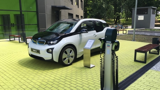 BMW i3 next to Technopark Pomerania /fot.: Marek Samborski / 