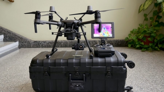 Zdalnie sterowany dron doskonale nadaje się do badań
nieniszczących elektrowni wiatrowych 