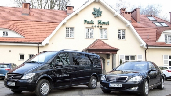 PKS Szczecin wymagającym gościom proponuje szeroką gamę komfortowych pojazdów spod znaku Mercedesa 