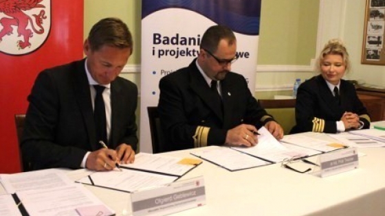 Podpisanie umowy na inwestycje Akademii Morskiej  /fot.: www.wzp.pl / 