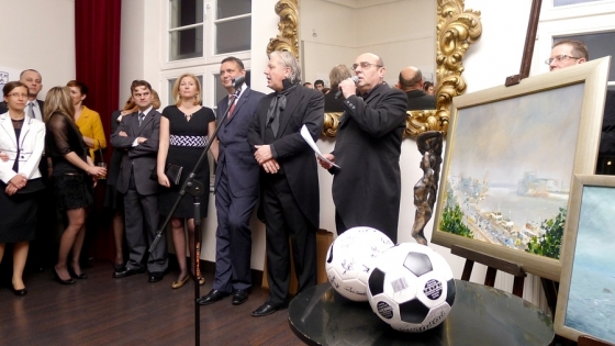 Michał Janicki i Adam Dzieciniak prowadzą licytację obrazów /fot.: mab / 