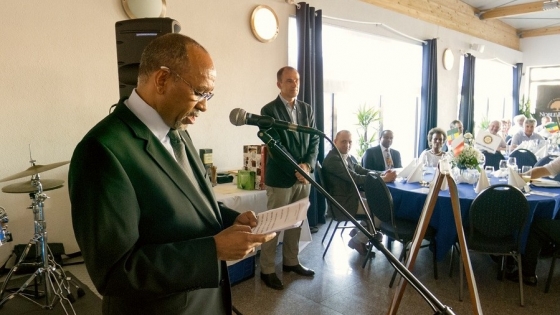 Ambasador Fesseha Asghedom Tessema, w tle stoi Mariusz Zwierzyński /fot.: mab / 