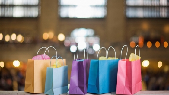 According to 56 percent. Polish e-commerce helps us compare prices and sought-after gifts /fot.: Deloitte / 